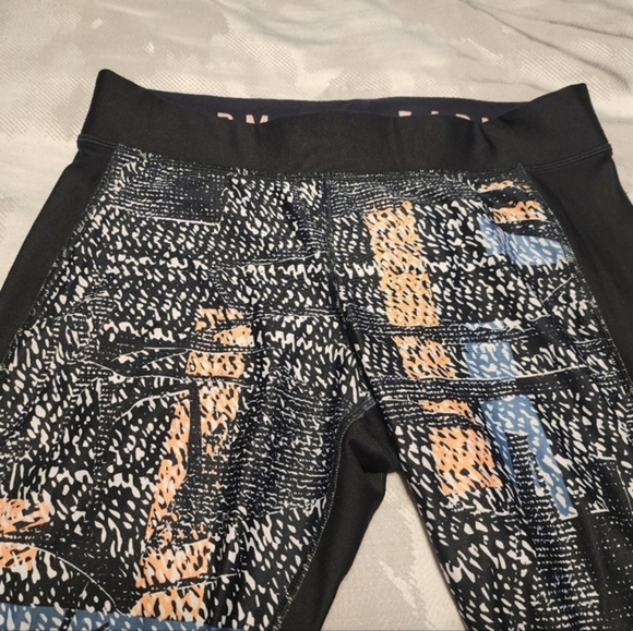 Under Armour No Slip Heatgear Workout Capri Fitness Pants. XL. Like New‎ - Picture 5 of 13